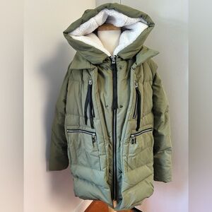 NEW Orolay Women's Thickened Down Jacket Full Zip Hooded Puffer Coat Zip Pockets